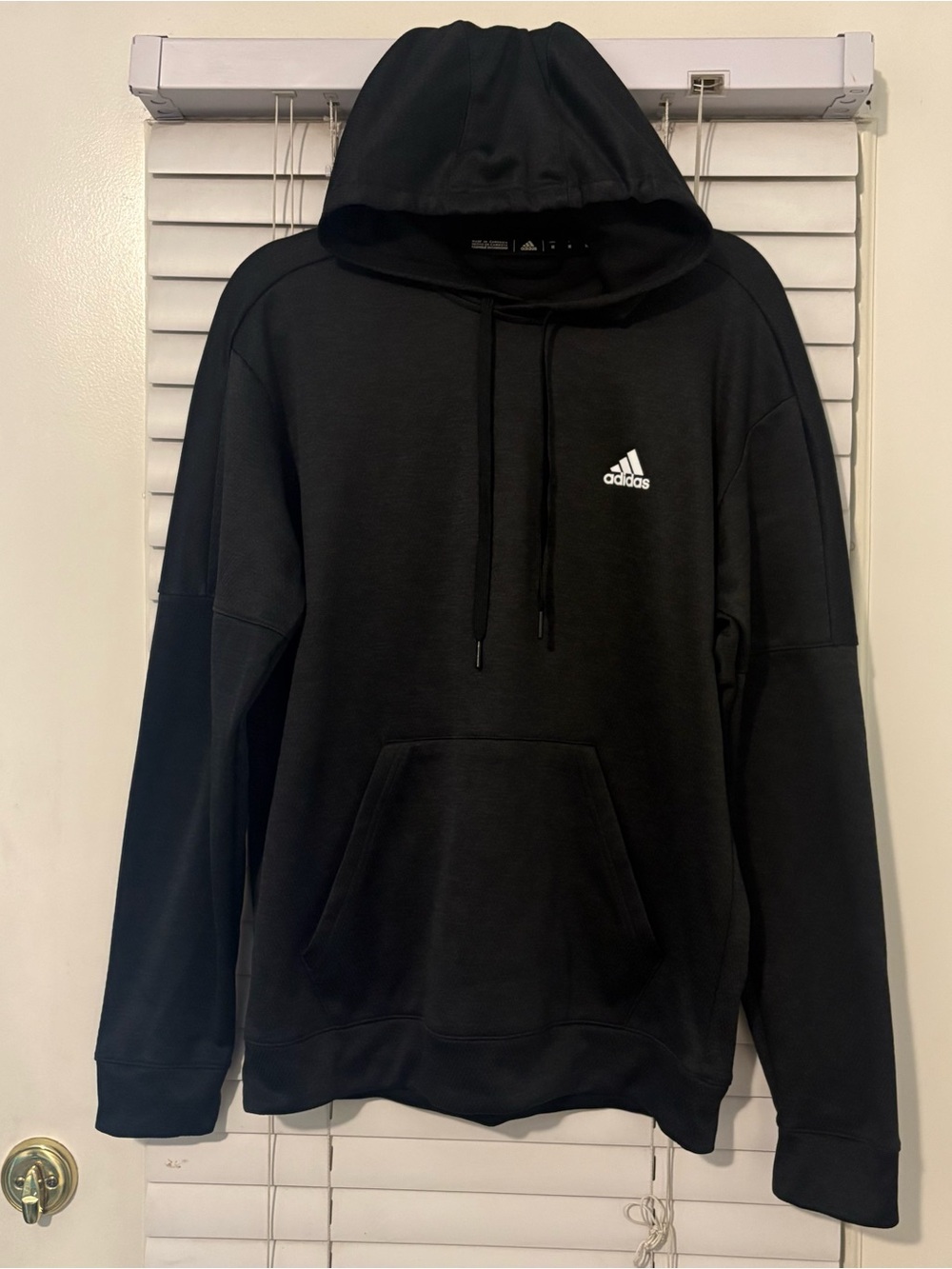 ADIDAS CLIMAWARM MEN’S MEDIUM BLACK PULLOVER HOODIE ATHLETIC Training Sweatshirt